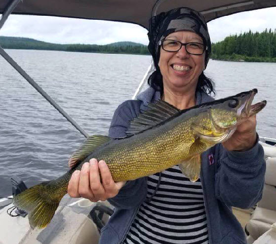 Sortie de pêche au doré en ponton sur le lac Nasigon au Fer à Cheval