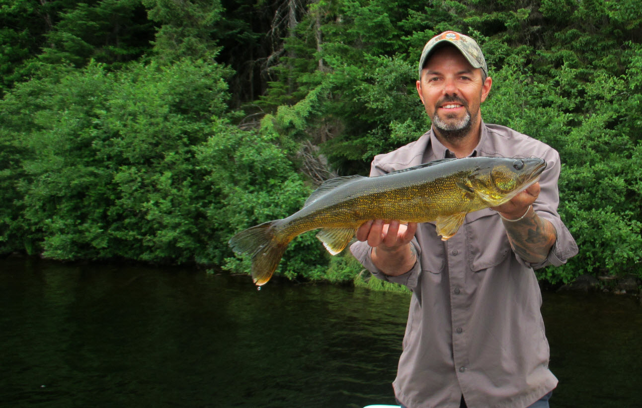 Pêche au doré sur la rivière Bazin,Laurentides