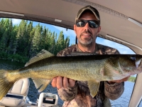 Guide de Pêche Eric taquine le doré sur le lac Duchastel