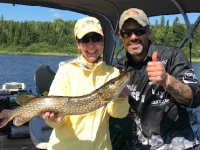 pêche au brochet en ponton sur le lac Nasigon
